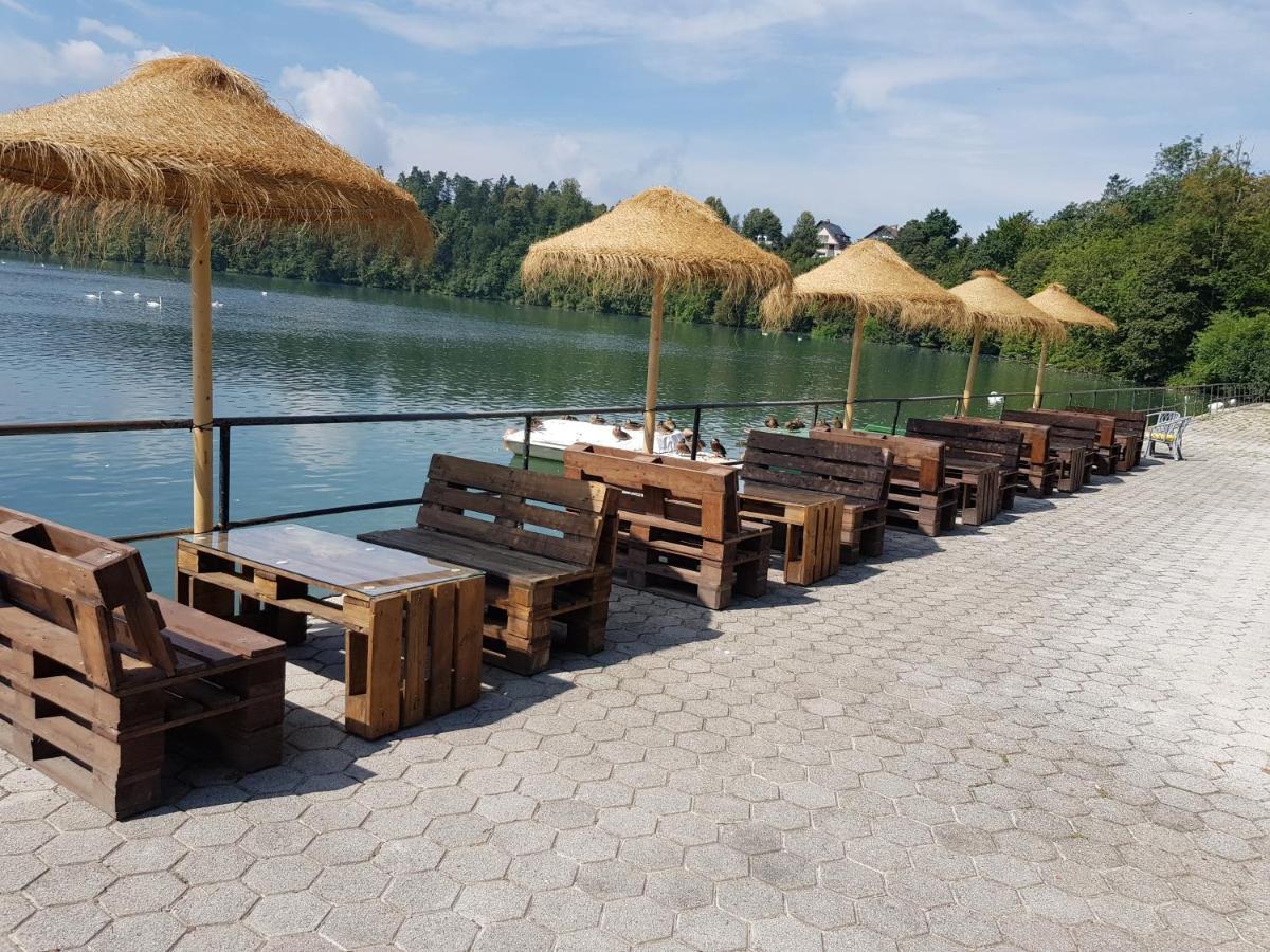 Gostisce Jezero Bed and Breakfast Medvode Buitenkant foto