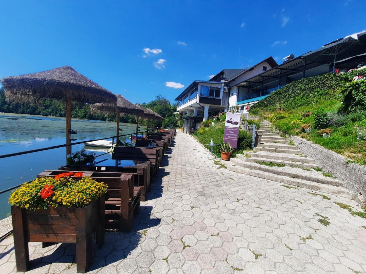 Gostisce Jezero Bed and Breakfast Medvode Buitenkant foto