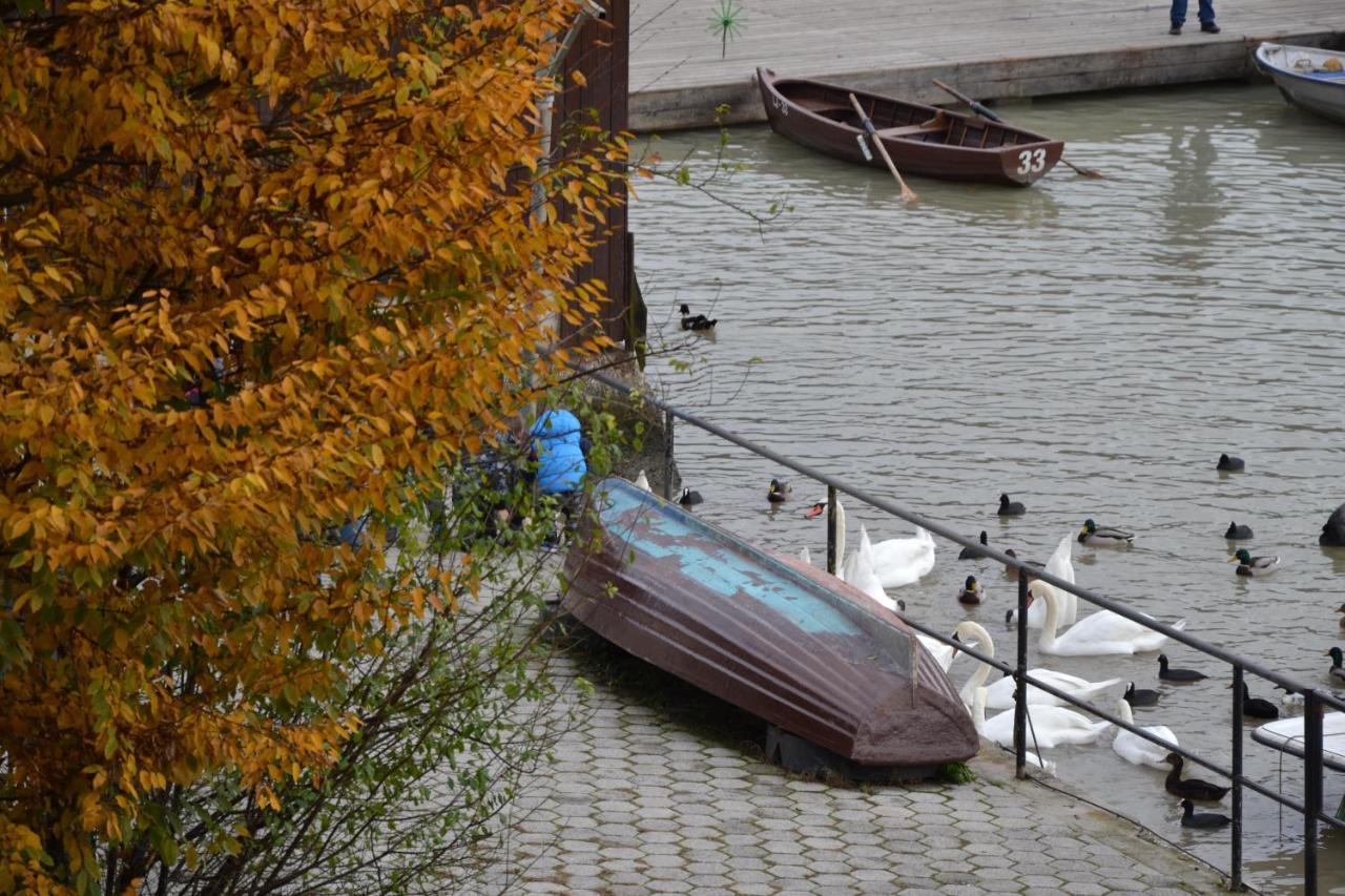 Gostisce Jezero Bed and Breakfast Medvode Buitenkant foto